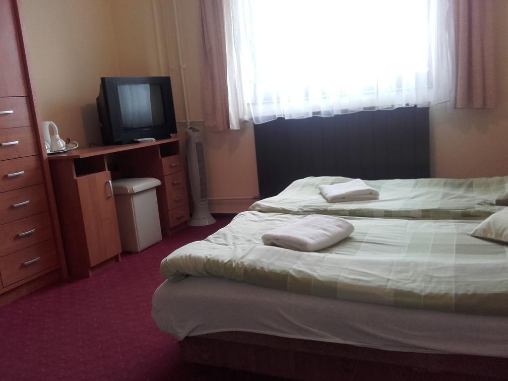 Bed and Breakfast Domino Panzio Székesfehérvár Exterior foto
